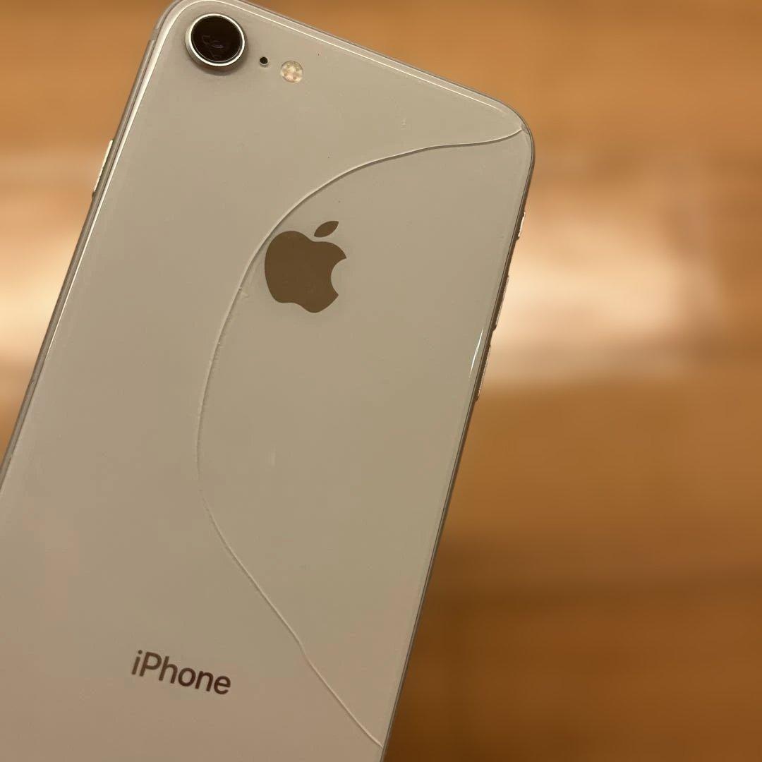 iPhone 8 シルバー 本体