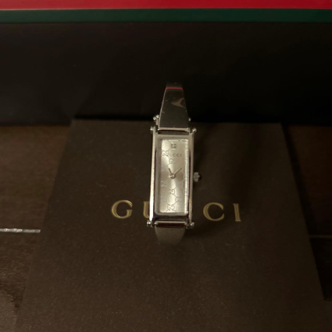 美品　GUCCI 文字盤　ダイヤ付ブレスレットウォッチ　正常に作動中