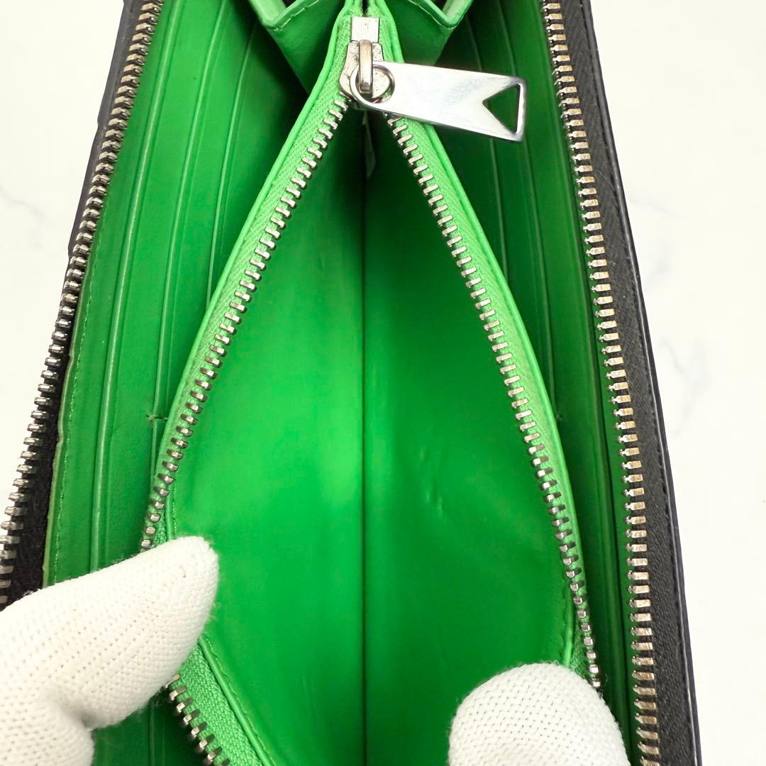 極美品　BOTTEGA VENETA マキシイントレチャート 長財布 黒 × 緑