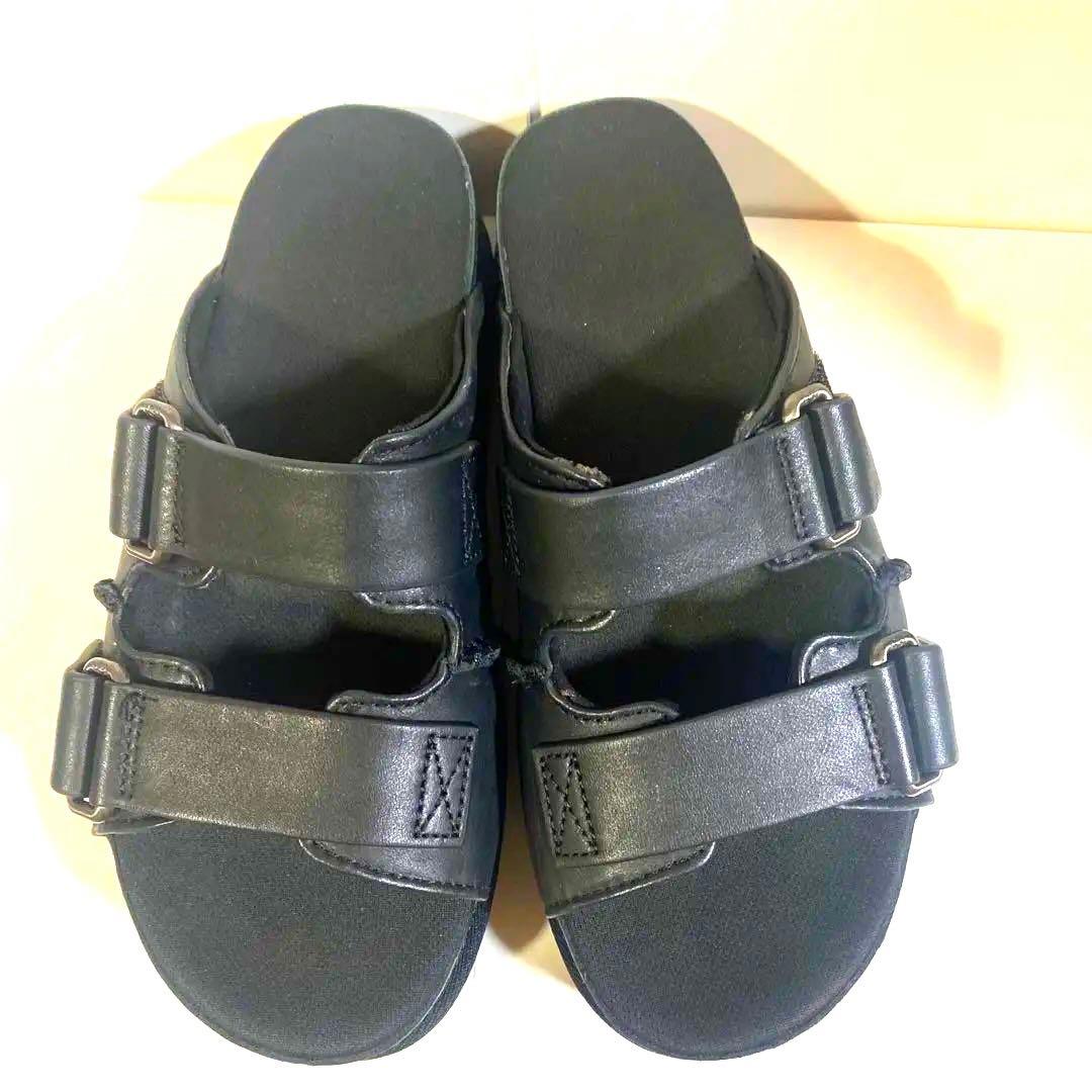 UGG ブラック ストラップサンダル（レザー）