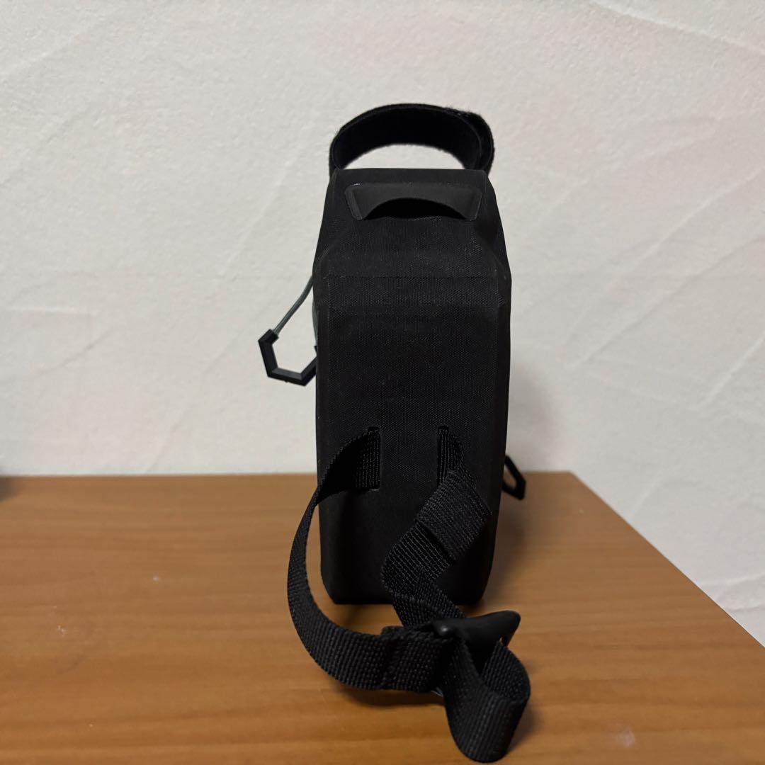 アピデュラ　フレームバッグ1リットル