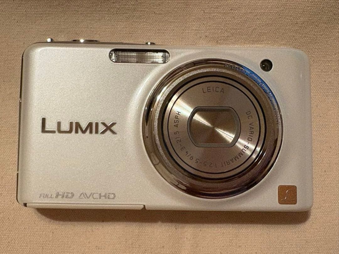 Panasonic DMC-FX77ホワイト ルミックスFX77 本体と付属品