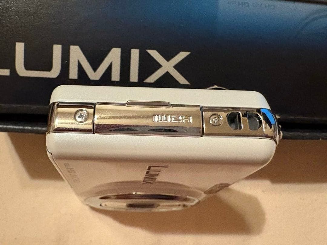 Panasonic DMC-FX77ホワイト ルミックスFX77 本体と付属品