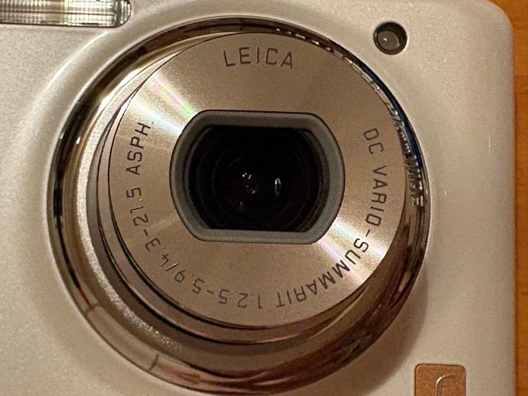 Panasonic DMC-FX77ホワイト ルミックスFX77 本体と付属品