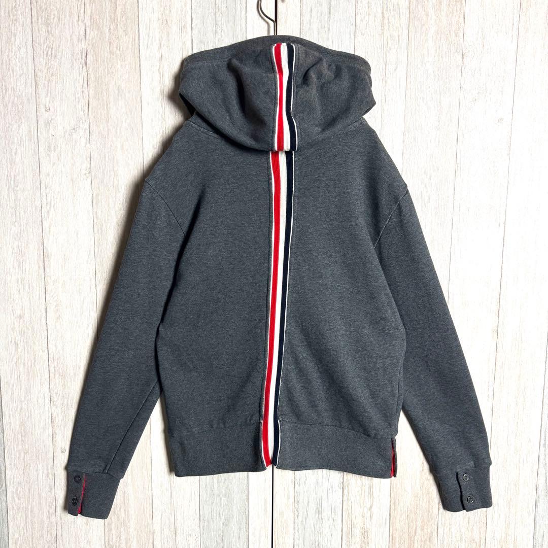 3678【人気・美品】トムブラウン バックトリコロールライン スウェットパーカー