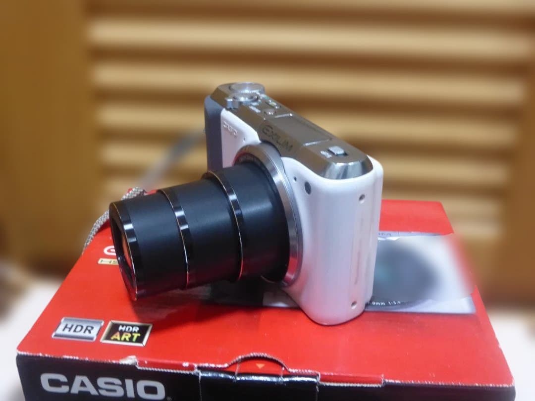 CASIO EX-ZR700 コンパクトデジタルカメラ【中古美品】
