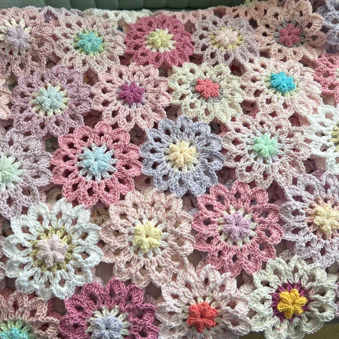 かぎ針編み お花のモチーフ編み　ブランケット　マルチカバー　手編み ピンク