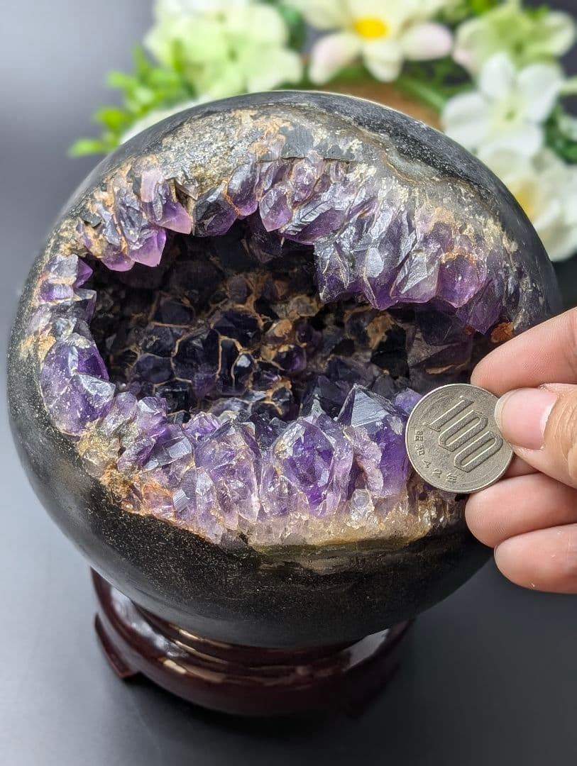 お得　セール重さ約2.3kg　超大き目　笑口アメジスト　台座付き