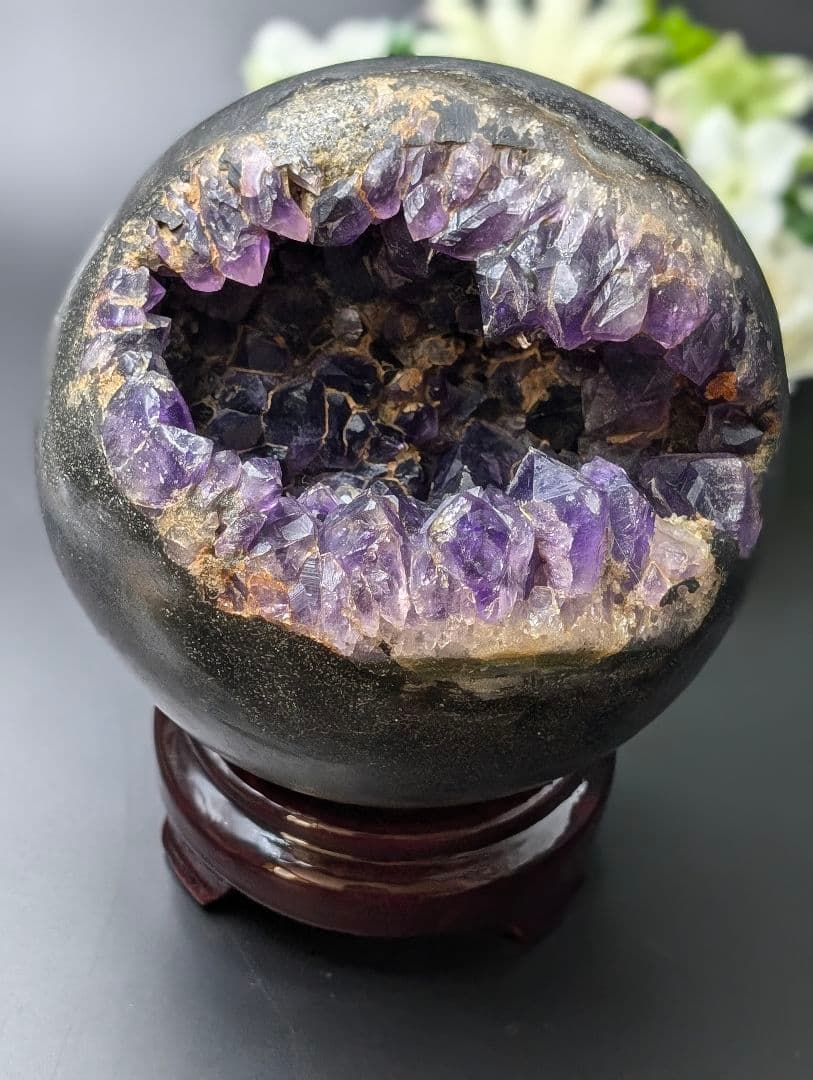 お得　セール重さ約2.3kg　超大き目　笑口アメジスト　台座付き