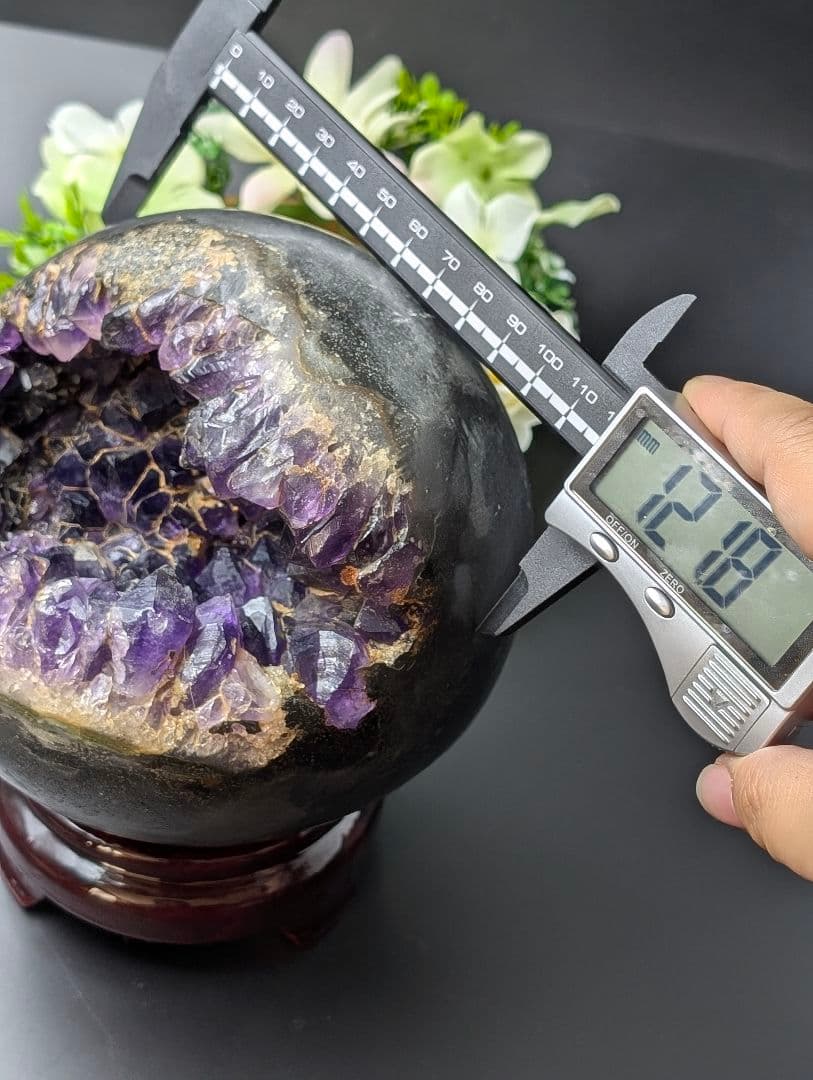 お得　セール重さ約2.3kg　超大き目　笑口アメジスト　台座付き