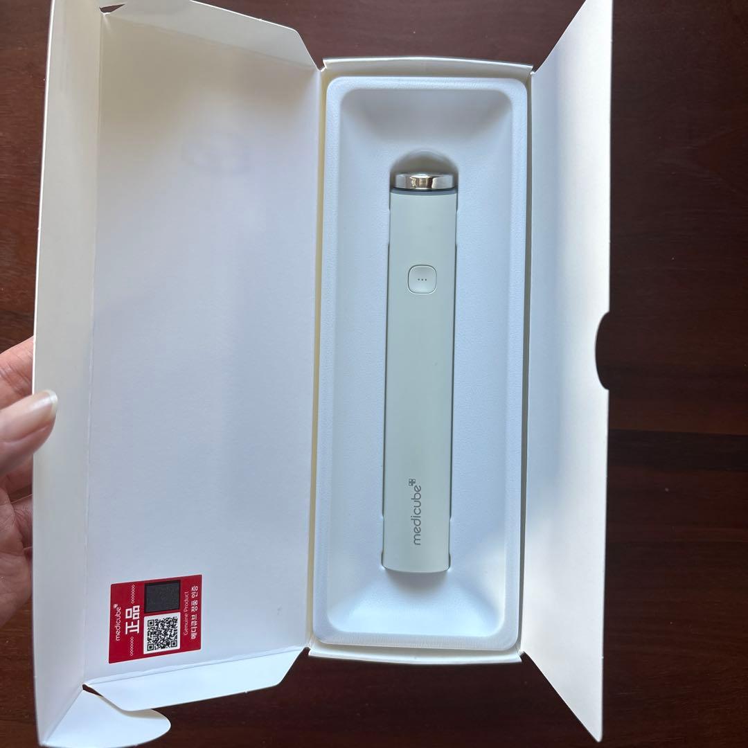 メディキューブ　ブースタープロミニ　ホワイト　美顔器