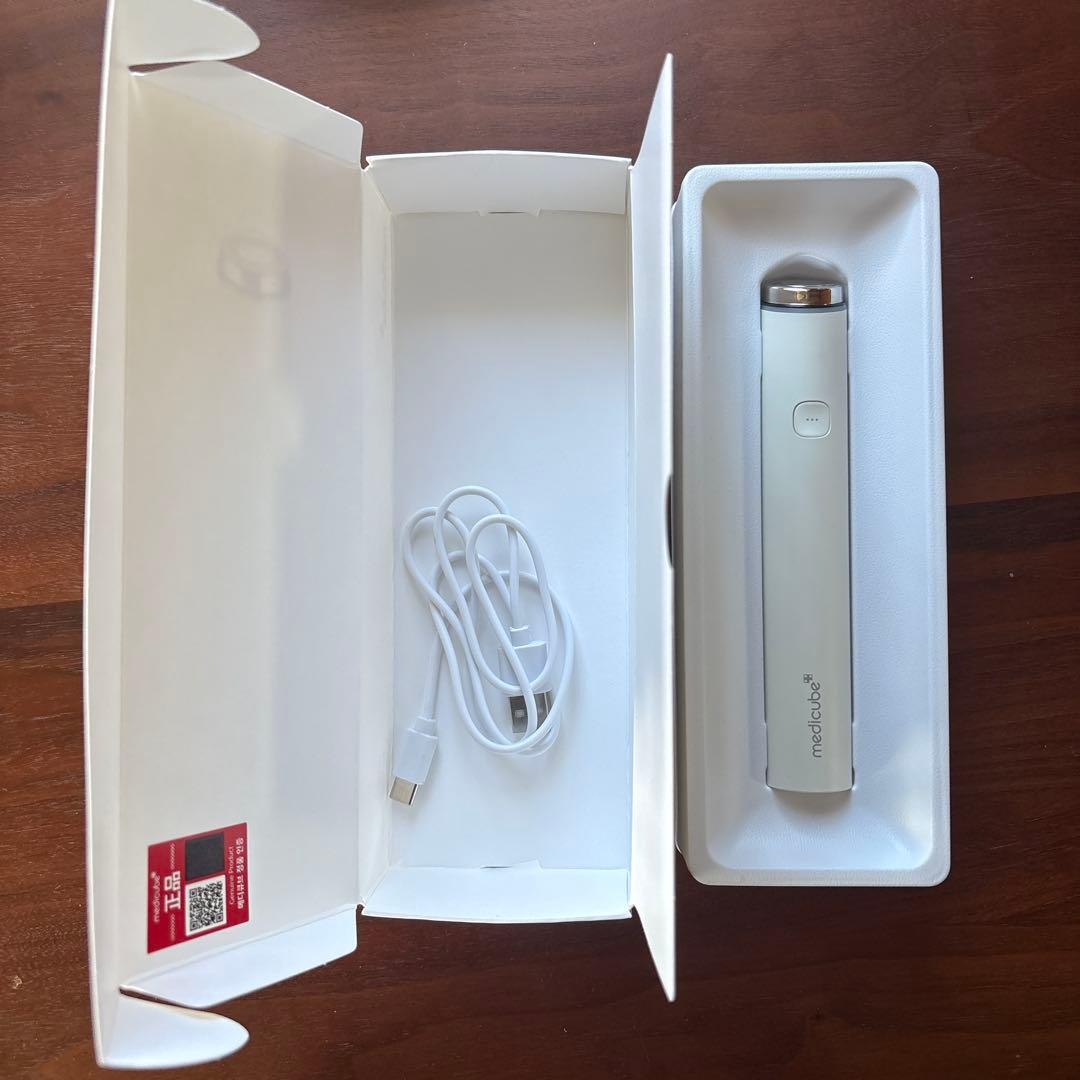 メディキューブ　ブースタープロミニ　ホワイト　美顔器
