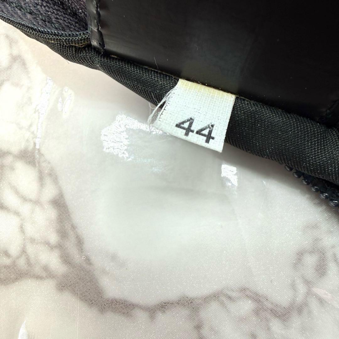 PRADA プラダ ポーチ ボディーバック ナイロン カーキ 三角プレート