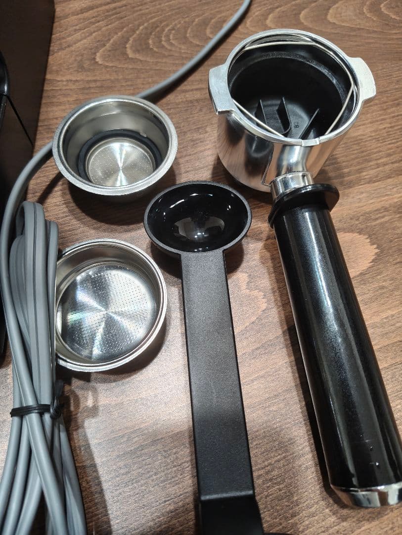 【美品】'De'Longhi (デロンギ) エスプレッソメーカーECP3220J