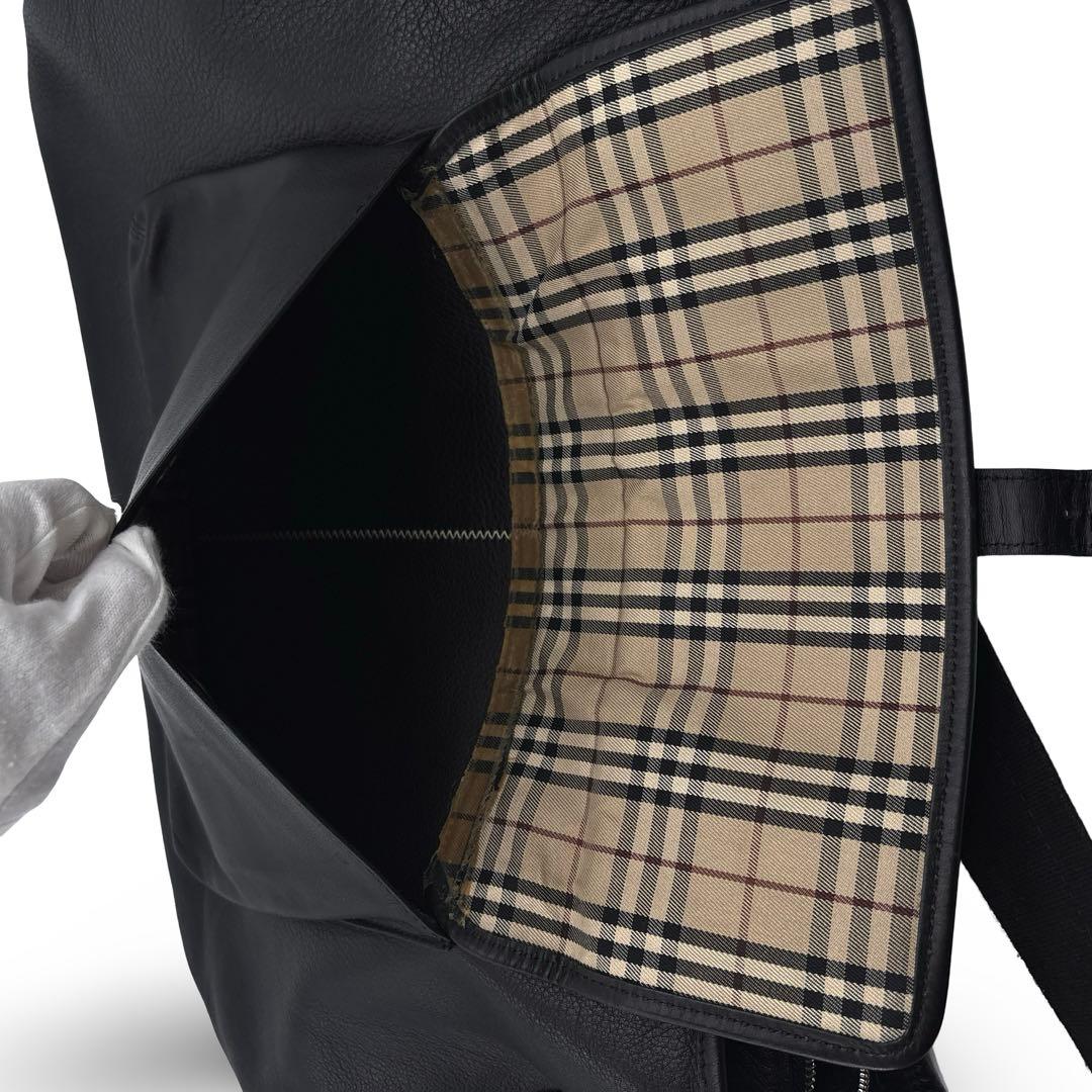 高級】Burberry バーバリー　メッセンジャーバッグ　ショルダー　レザー