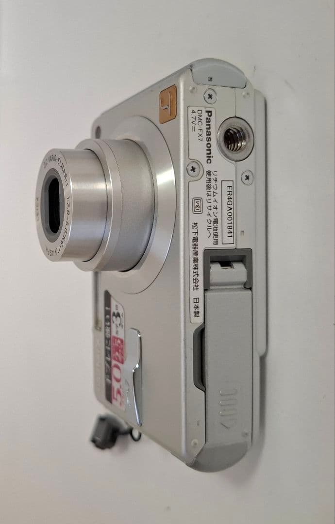 [美品]パナソニック LUMIX DMC-FX7 デジタルカメラ