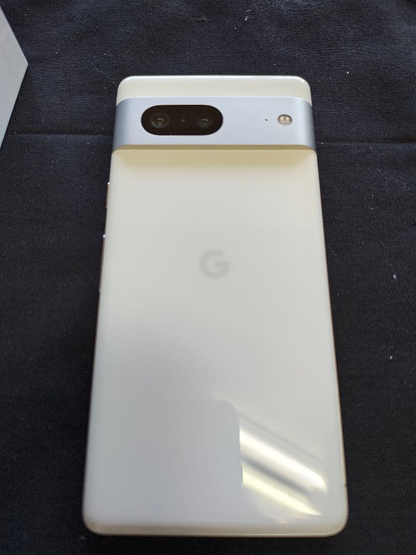 Pixel7　白　ホワイト 128ＧＢ　中古の美品　おまけのケース3個付き