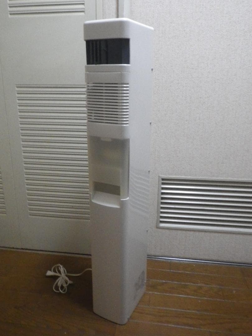 タワー型エアコン ホワイト　トイレ等用
