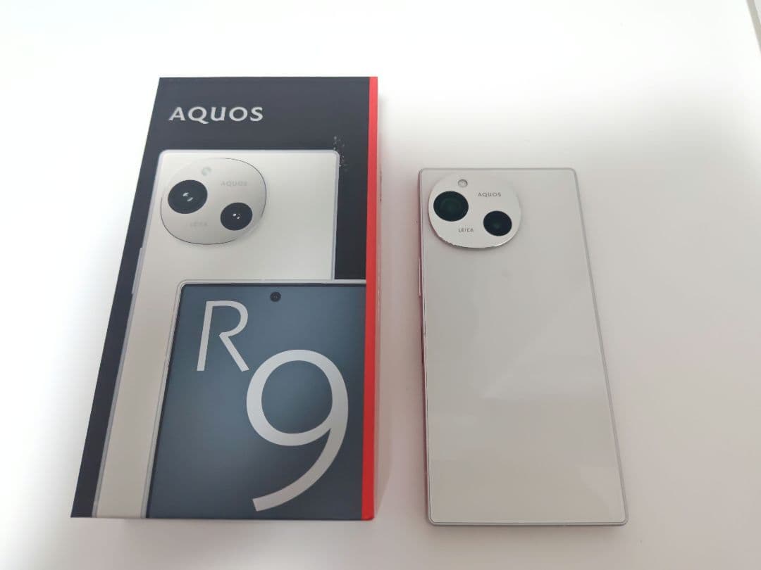 美品　AQUOS R9 256GB ホワイト SH-M28 SIMフリー