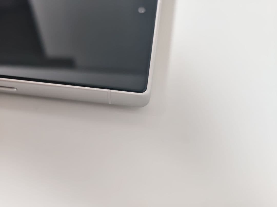 美品　AQUOS R9 256GB ホワイト SH-M28 SIMフリー