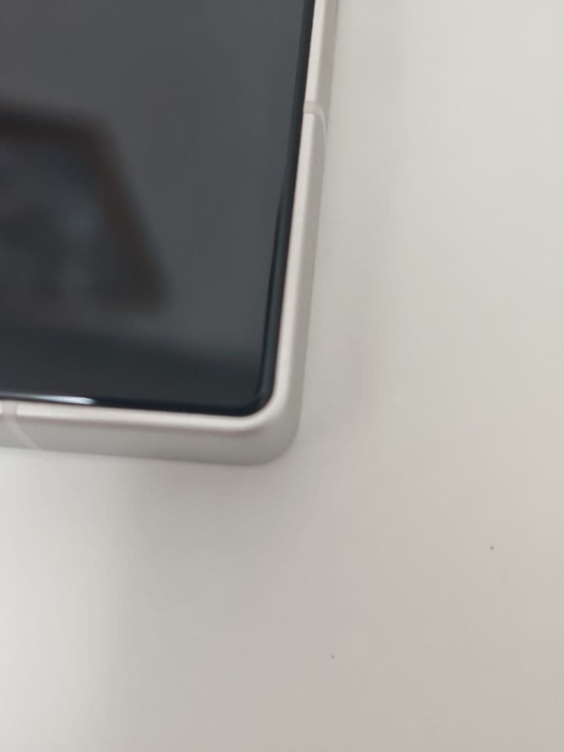 美品　AQUOS R9 256GB ホワイト SH-M28 SIMフリー