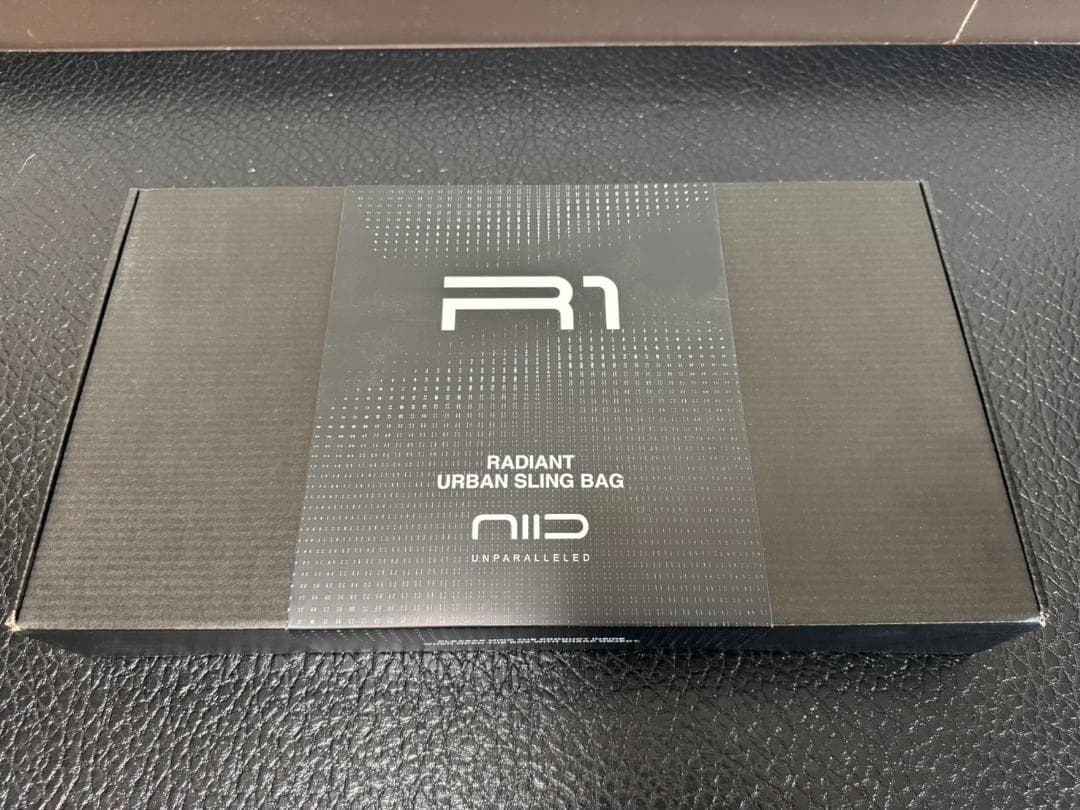 バッグ NIID Radiant Urban Sling R1