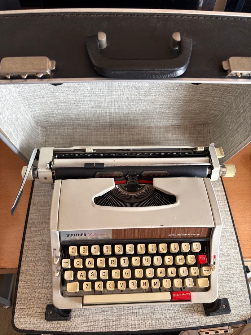 タイプライター（ブラザー製）Deluxe333 黒赤2色インクリボン付