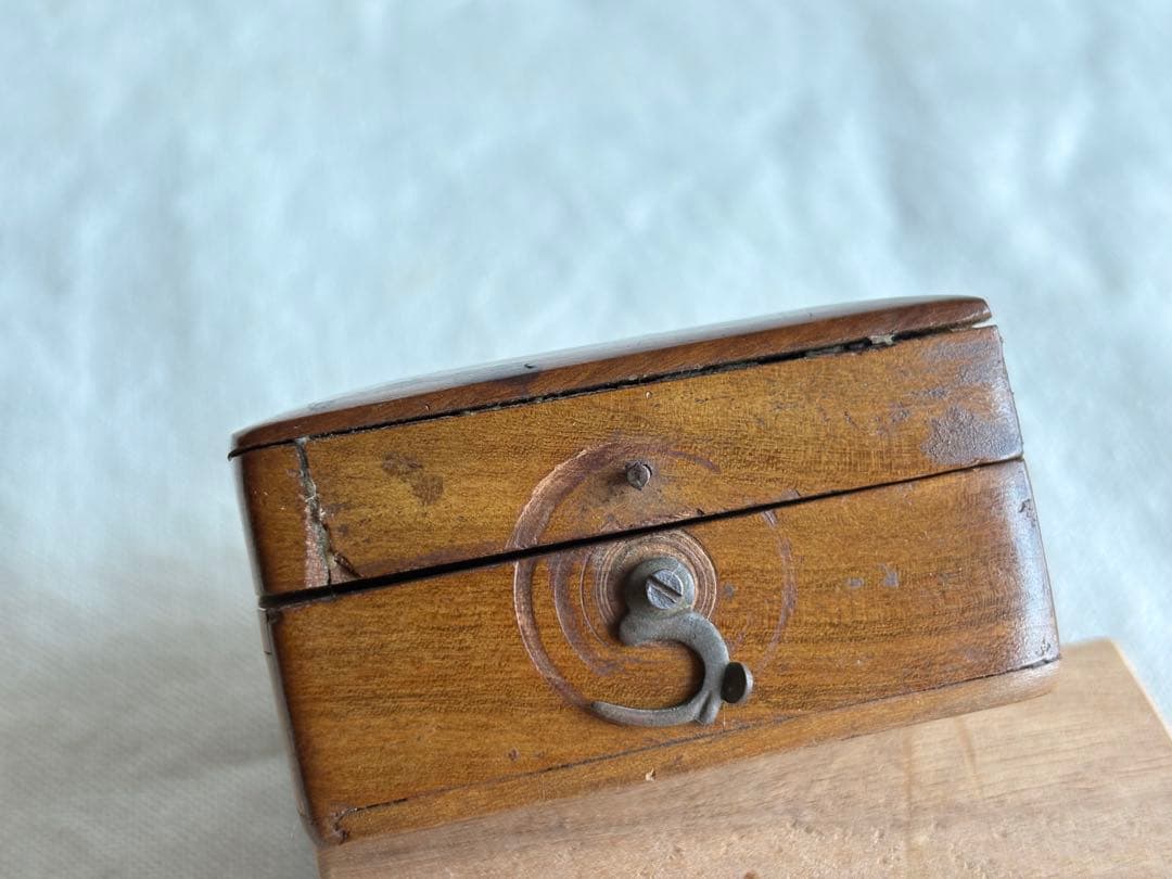 アンティーク　ツバメのモシュリンヌ