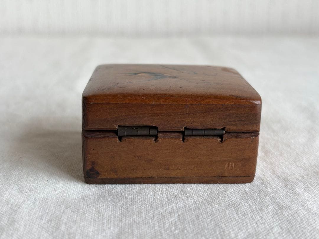 アンティーク　ツバメのモシュリンヌ