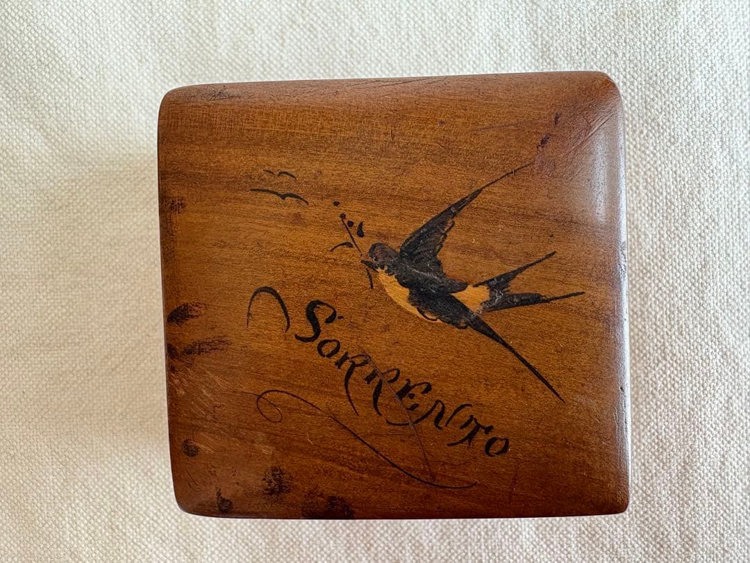 アンティーク　ツバメのモシュリンヌ