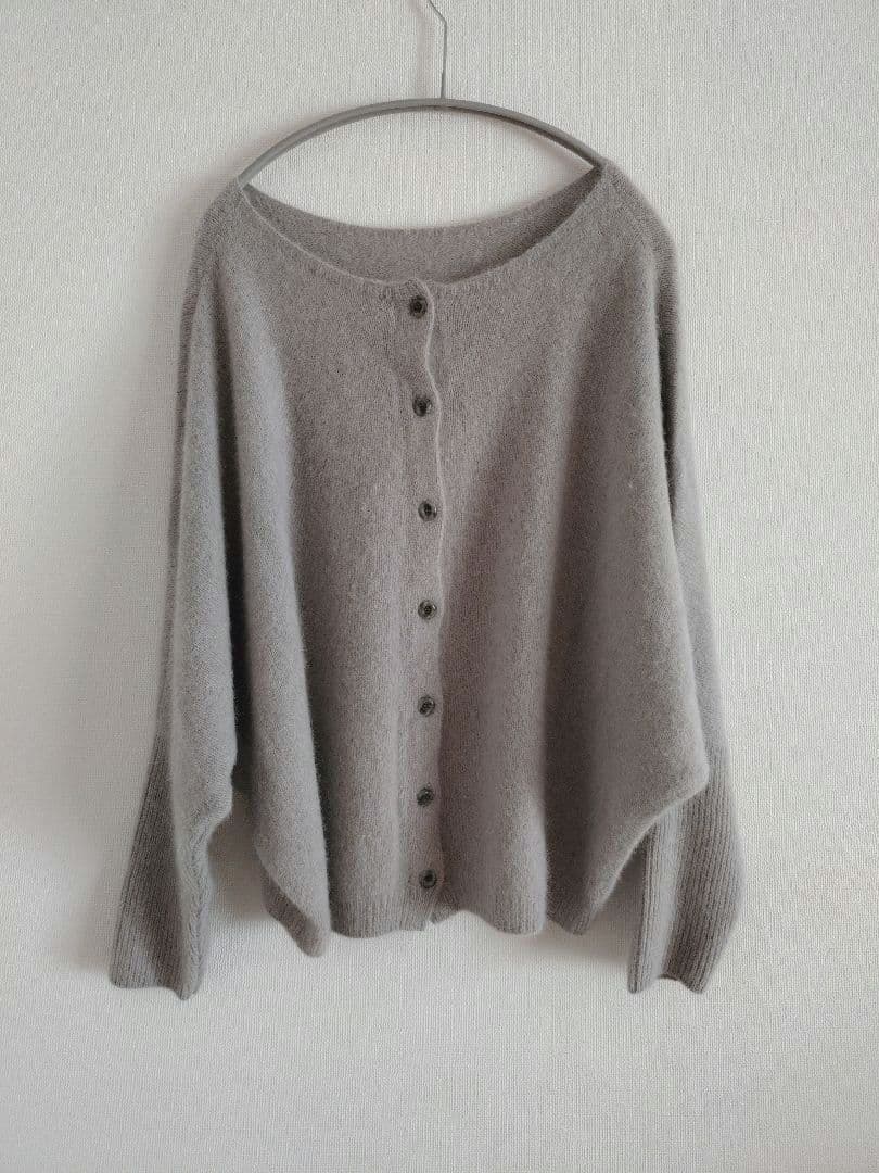 【BEARDSLEY】ビアズリー FOXウール後ろボタンニット ライトグレー