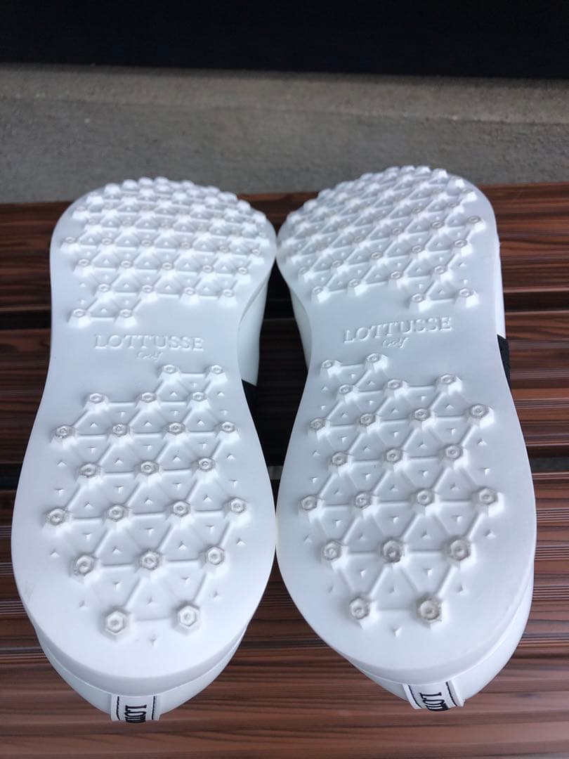 300番 超美品LOTTUSSE ゴルフシューズ 40 25.0cmスパイクレス