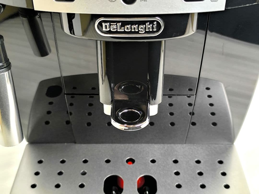 デロンギ　コンパクト全自動コーヒーマシンマグニフィカS ECAM22112B 3