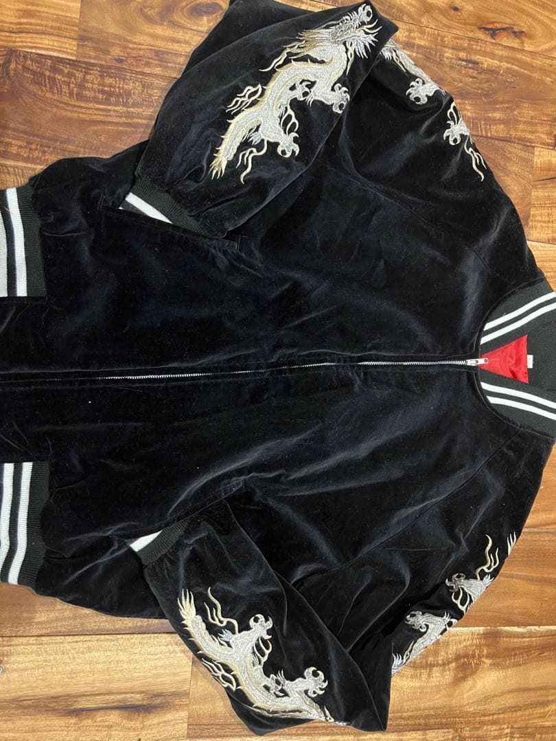 値下げしました！スカジャン 黒 ベルベット 刺繍入り