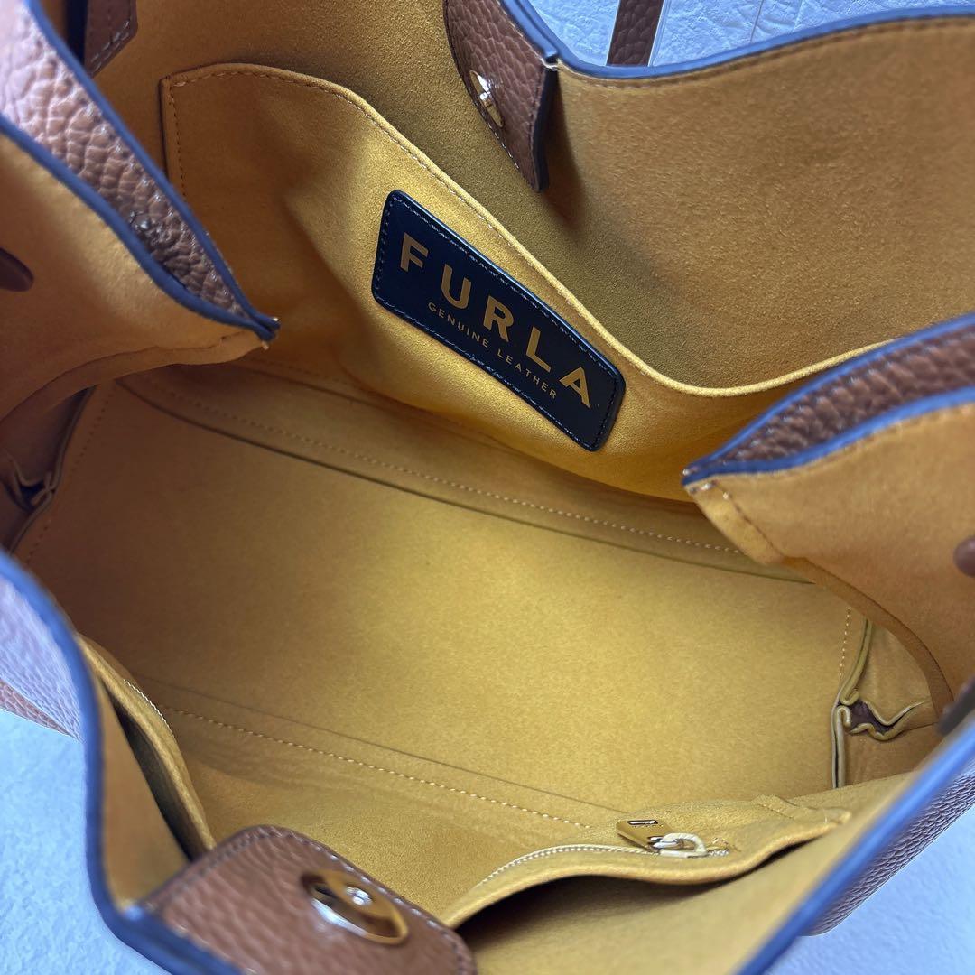 【極美品✨】フルラ プリムラ ホーボー ハンドバッグ 現行アーチロゴ Sサイズ