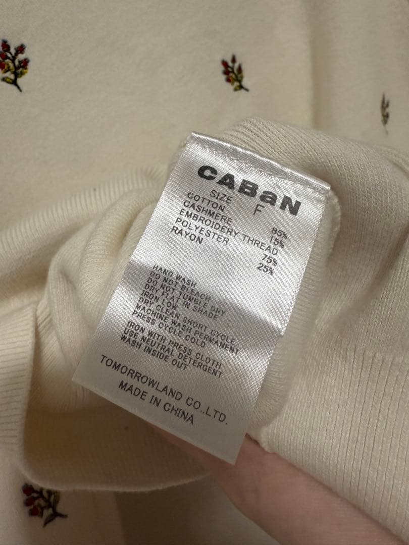 CABaN コットンカシミヤ エンブロイダリークルーネックカーディガン