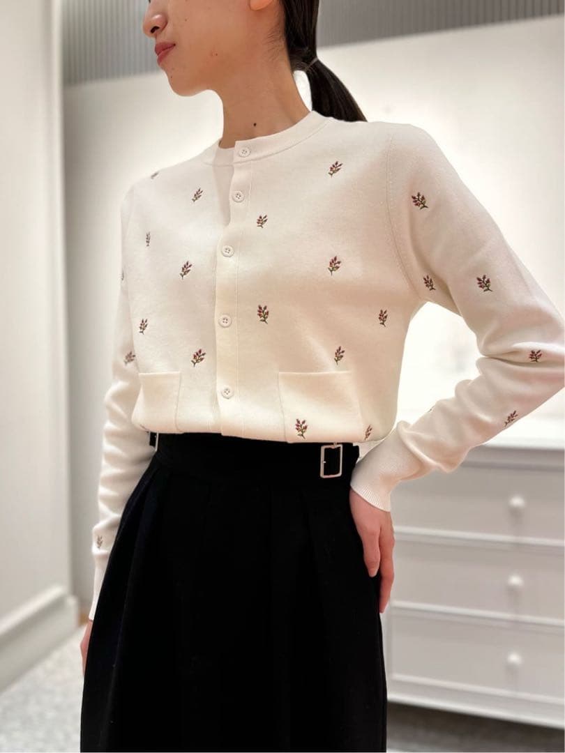 CABaN コットンカシミヤ エンブロイダリークルーネックカーディガン