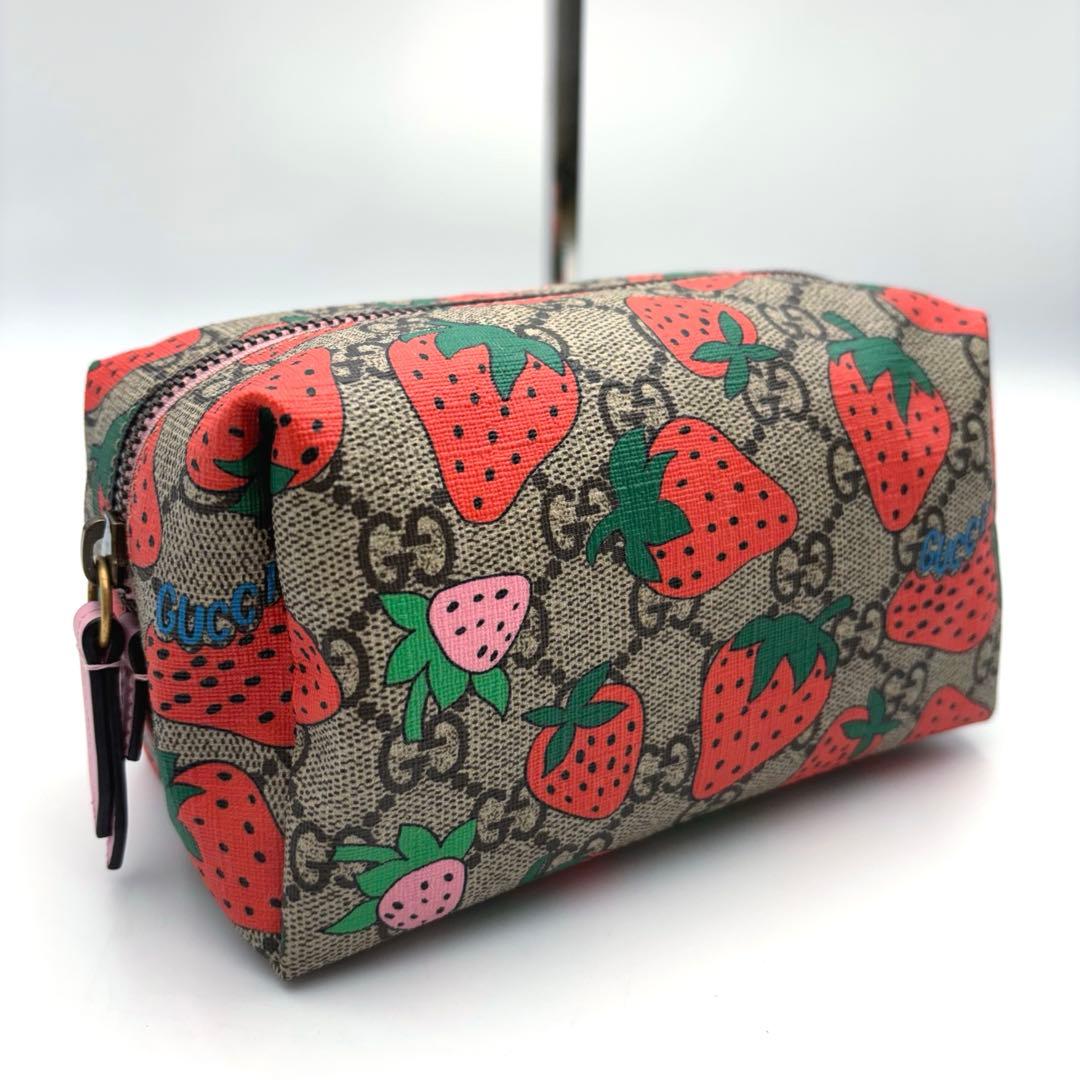 希少 GUCCI イチゴ柄ポーチ GGスプリーム ストロベリー 化粧ポーチ 小物