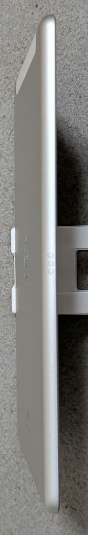 iPad第7世代 32GB シルバー Wi-Fi+Cellular