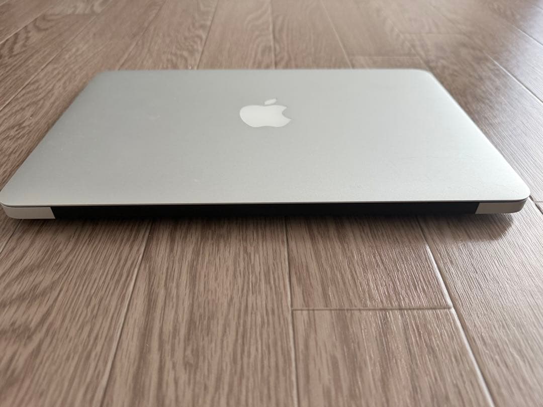 美品　Apple MacBook Air シルバー 充電器