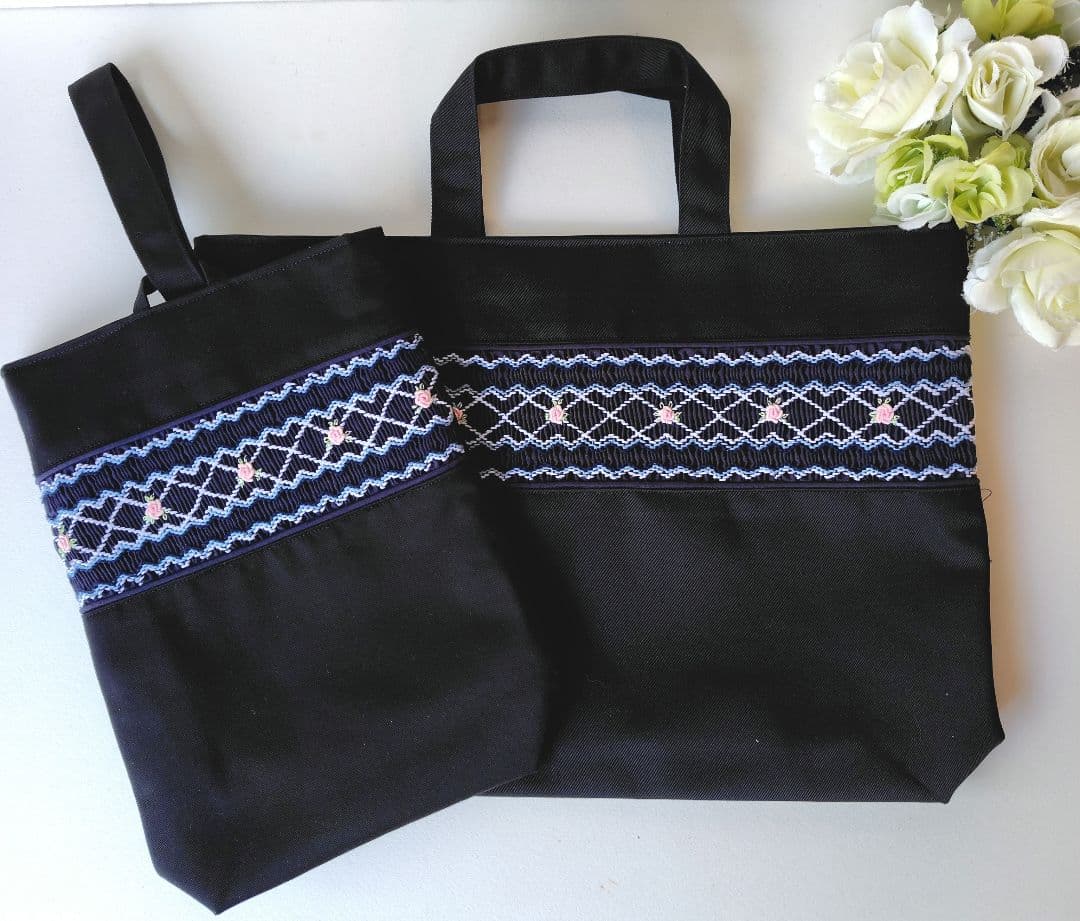 お嬢様用　レッスンバッグと靴袋のセット　スモッキング刺繍　ネイビー地