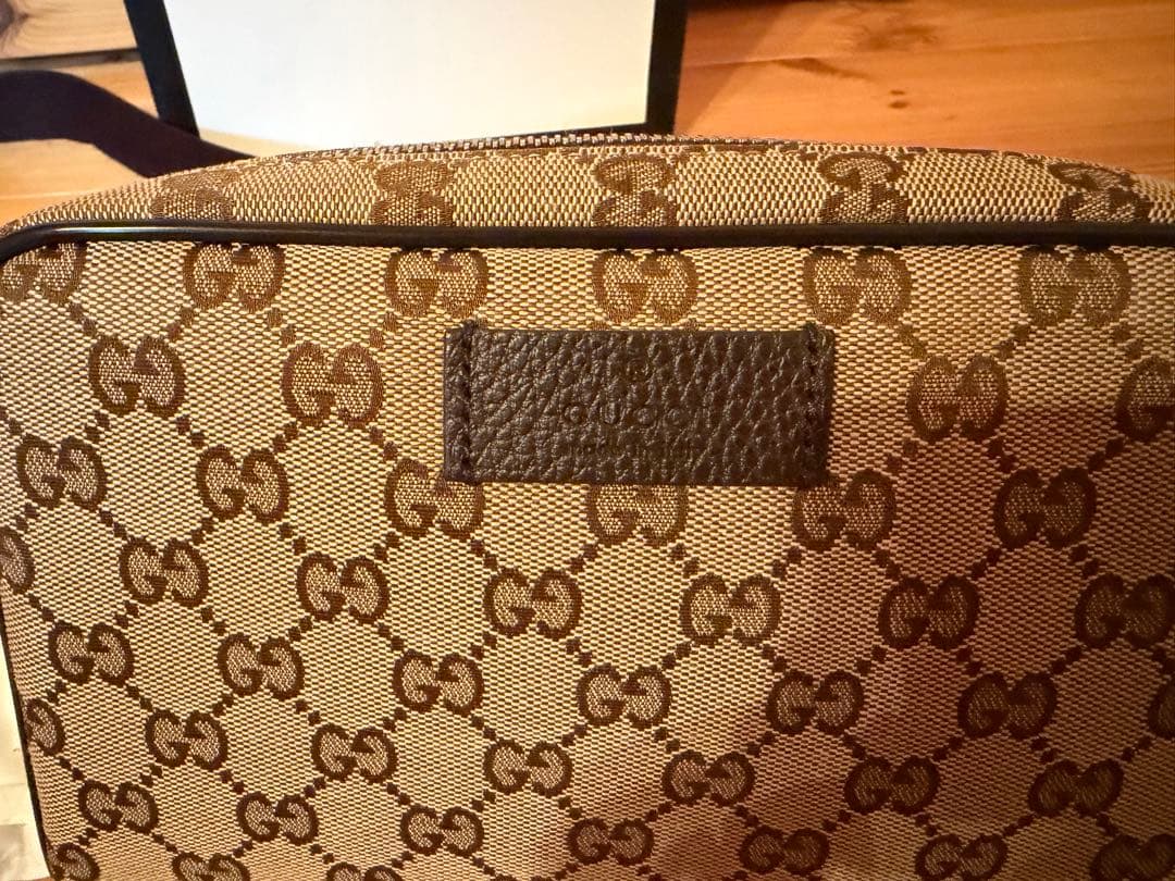 GUCCI GGパターンキャンバス ボディバッグ