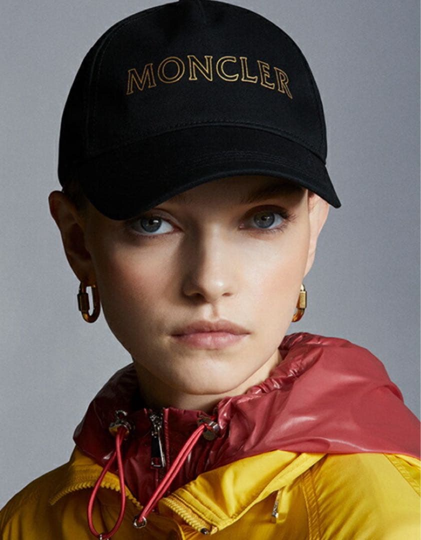 MONCLER ブラックベースボールキャップ