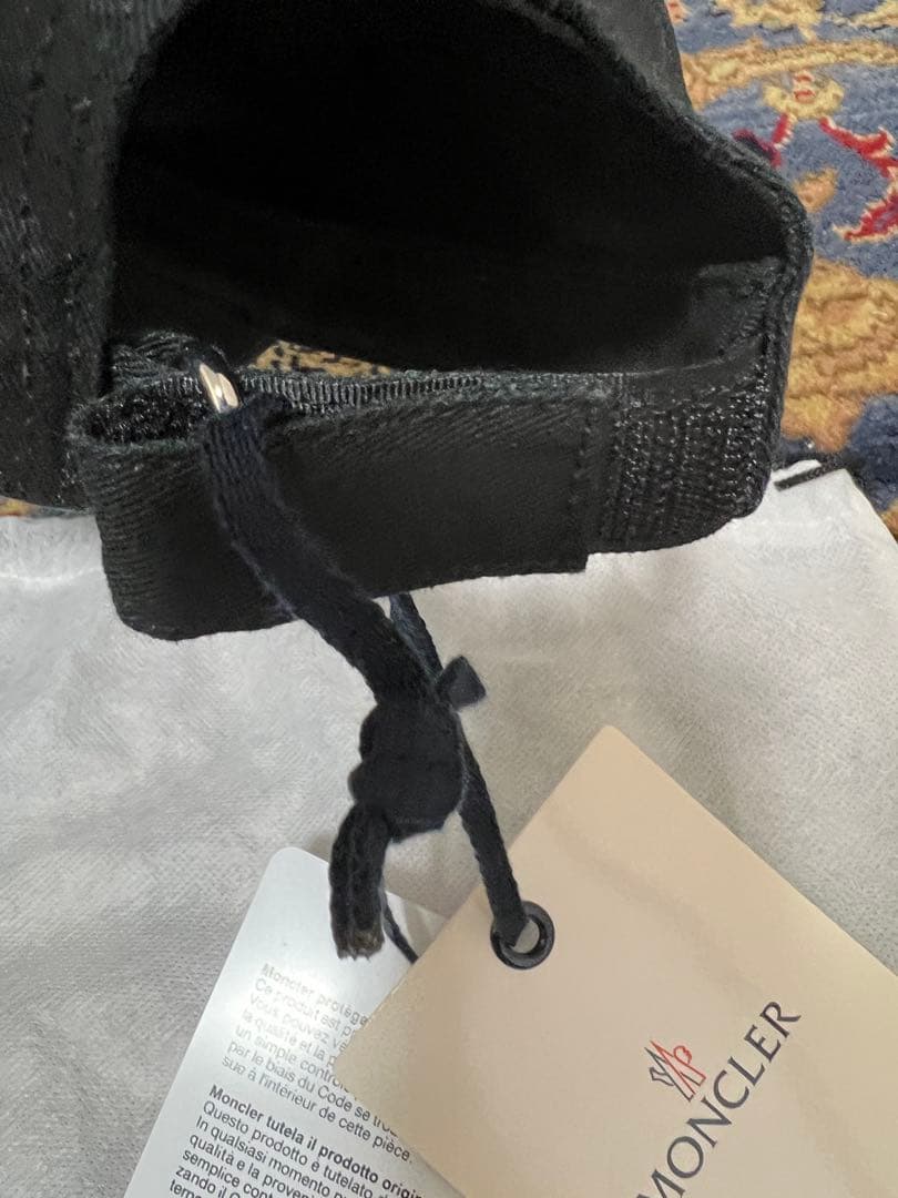 MONCLER ブラックベースボールキャップ