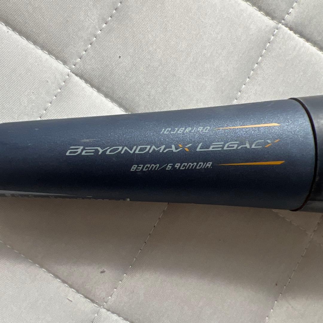 BEYOND MAX LEGACY 軟式バット 黒金　83センチ