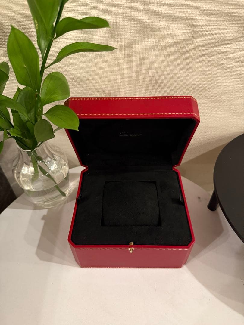 カルティエ　レディース 時計 ケース 赤