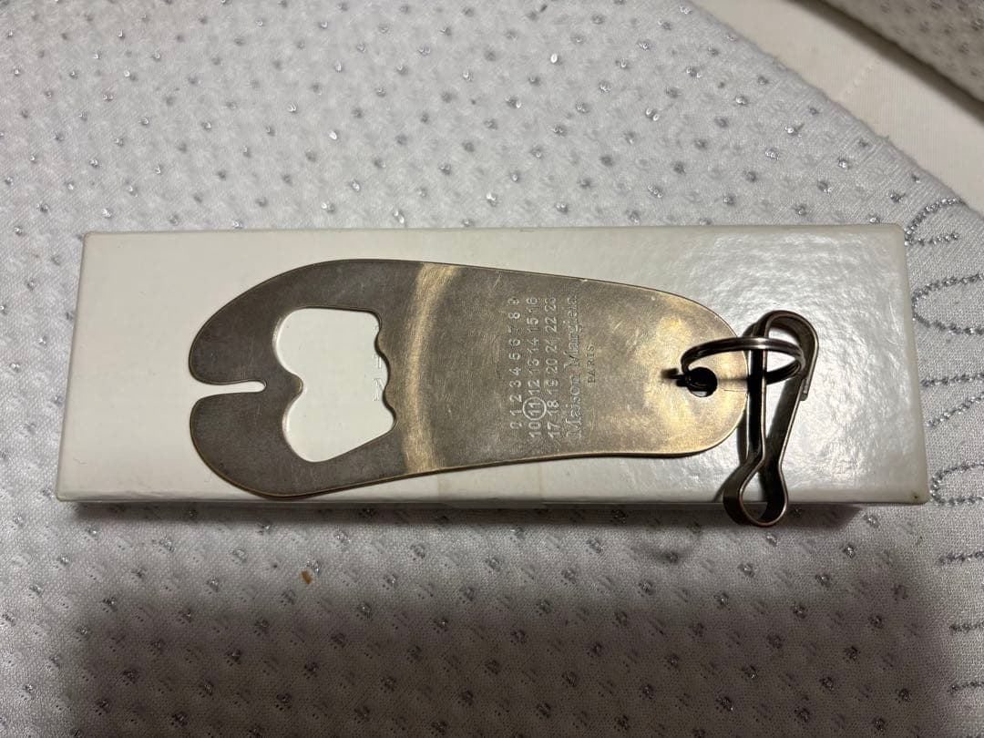 s*a様 マルタンマルジェラ ボトルオープナー キーホルダー 栓抜き