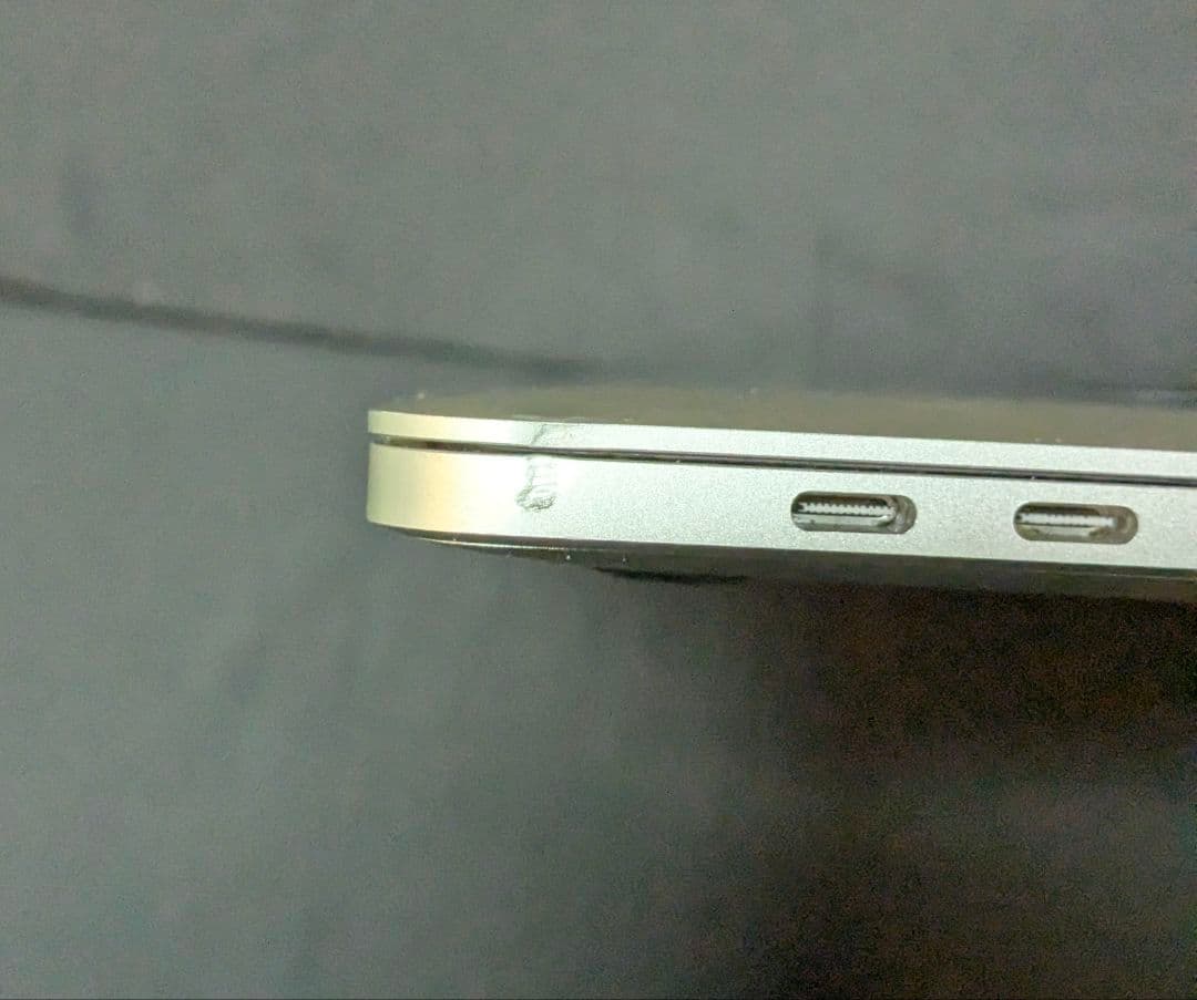 MacBook Pro 13　2017 Touch Bar Core i5