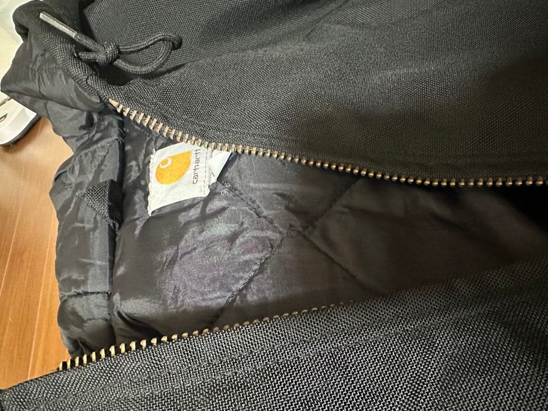 Carhartt アクティブジャケット　ブラック　ナイロン
