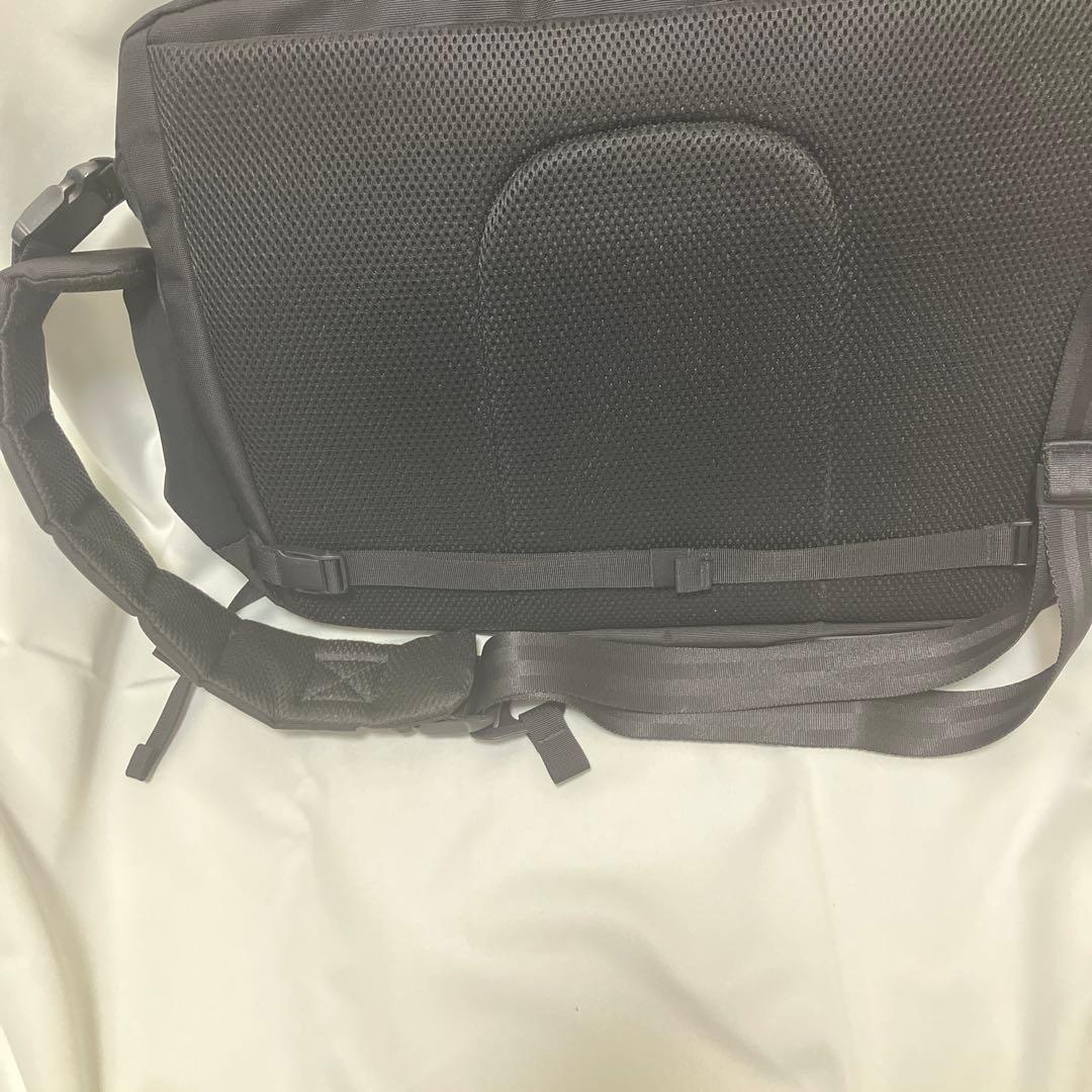 BRIEFING ブラック メッセンジャーバッグ　大型ノートパソコン収納可能